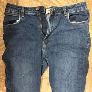 Wrangler Women’s Size 14 Dark Wash Blue skinny Jeans